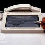 أول هاتف من شركة أبل اخترع في عام 1983 وهذه هي صورته