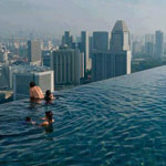 حمام سباحة في الطابق الــ 57 من مارينا باي ساندز كازينو - سنغافورة
