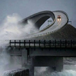 مشهد واقعي مخيف  جسر في النرويج