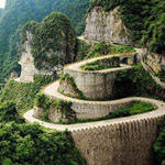 أخطر طريق في العالم  في الصين ويحتوي على 45 منعطف