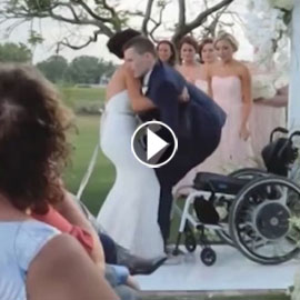 فيديو مؤثر.. عروس تساعد عريسها المشلول للمشي يوم الزفاف