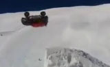 لقطة رائعة لسيارة سباق في الثلج
